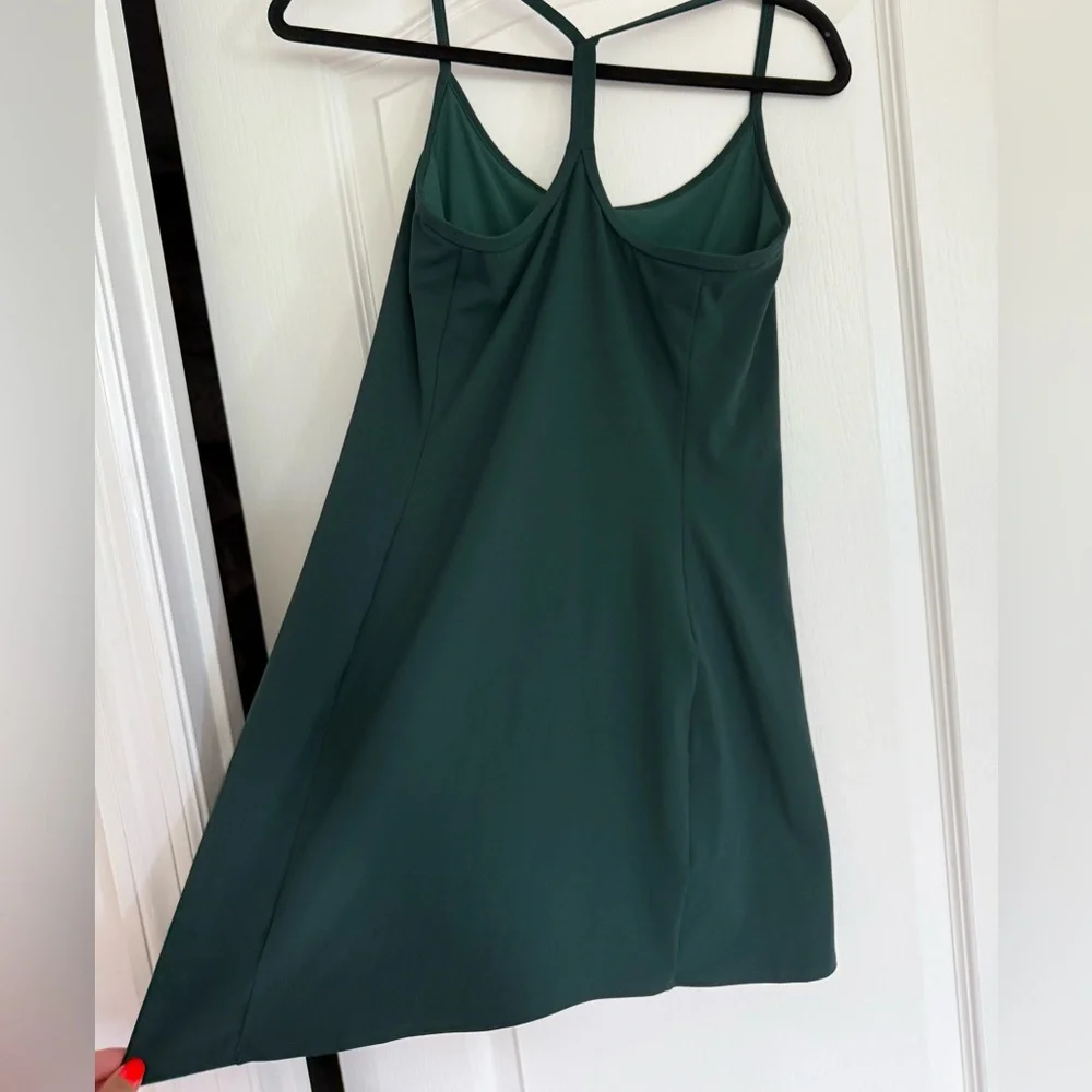 Vuori one shot tennis dress - EUC - size M - Picture 3 of 3